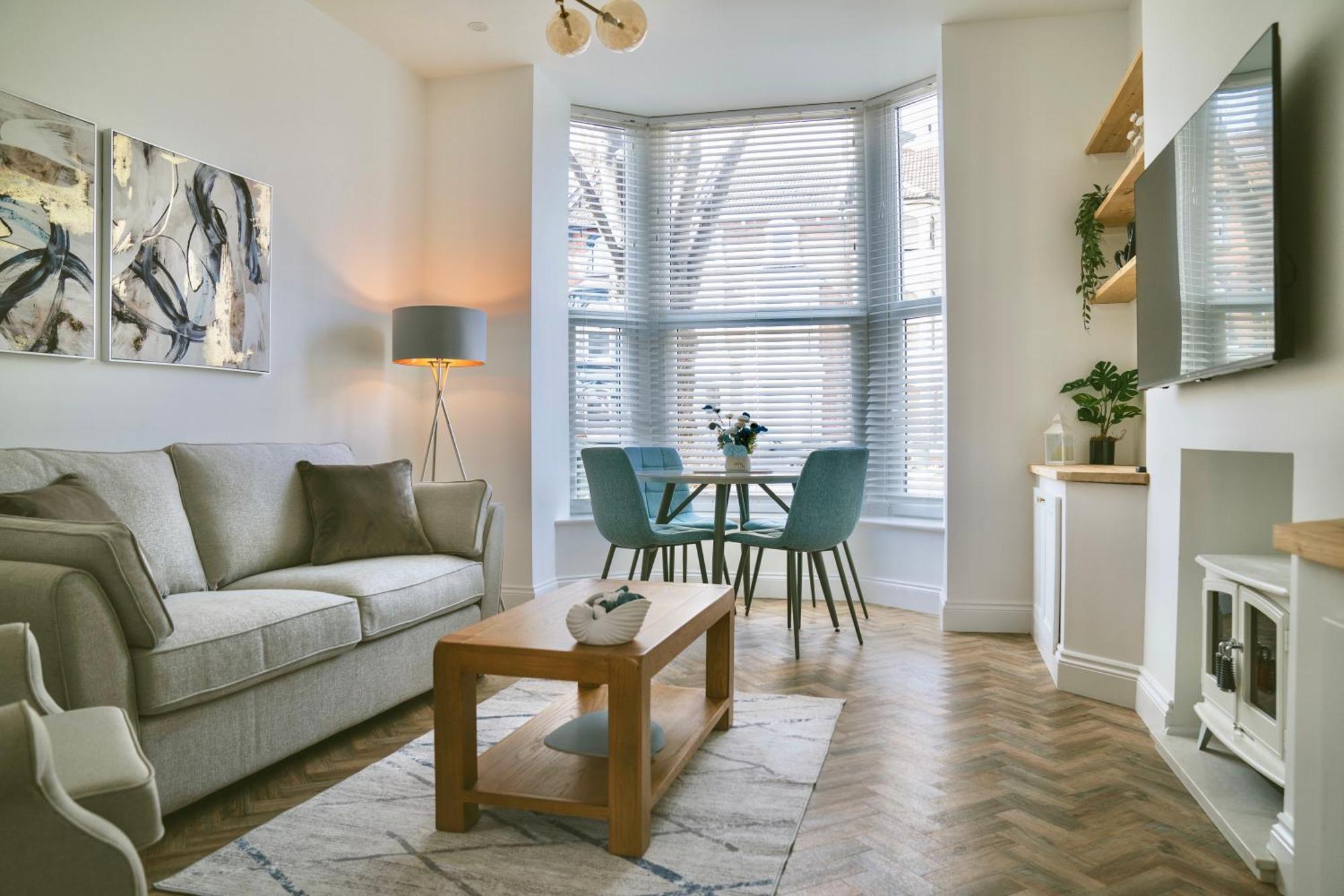 Modern Garden Flat, Southsea With Parking